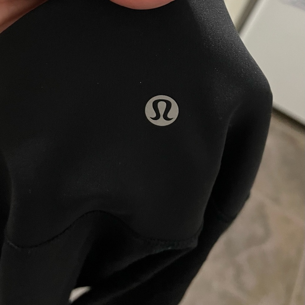 Lululemon size 6 - Picture 3 of 4